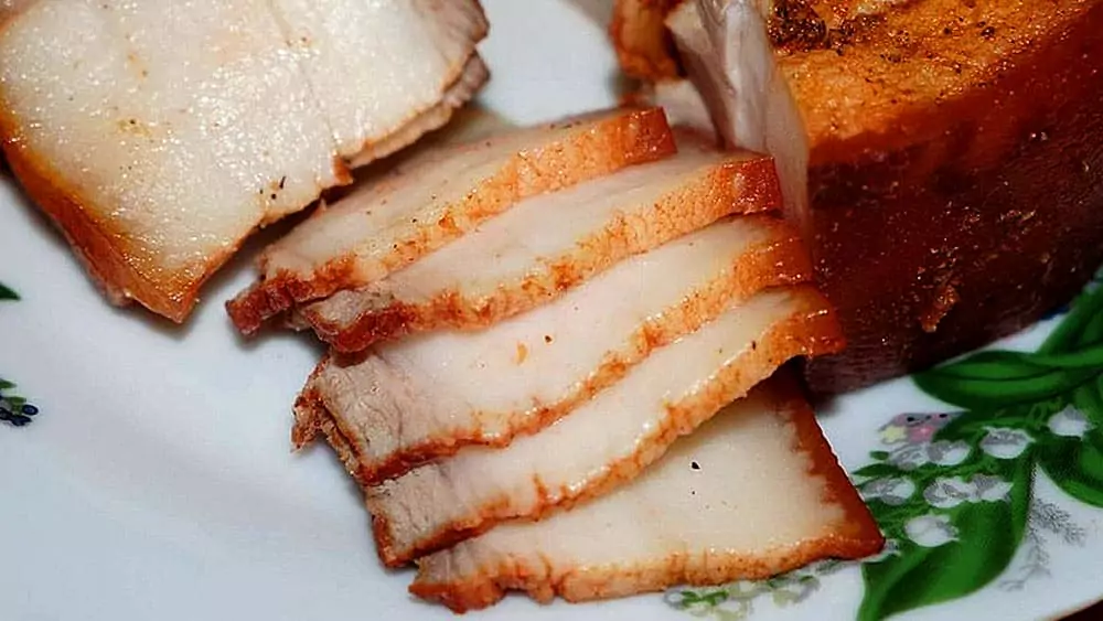 Как вкусно приготовить сало в луковой шелухе