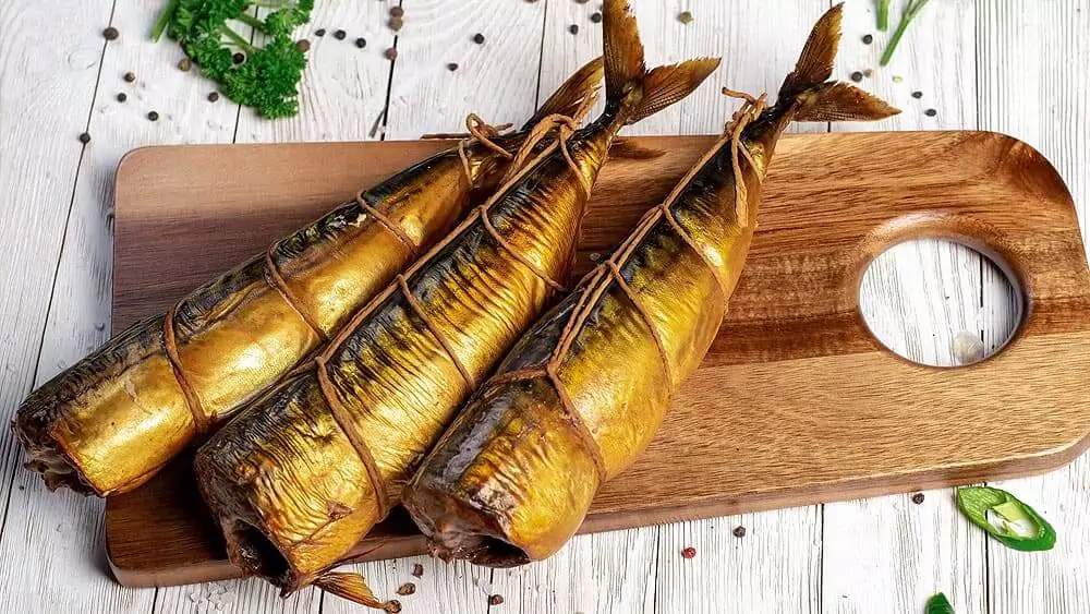 Как закоптить скумбрию в коптильне