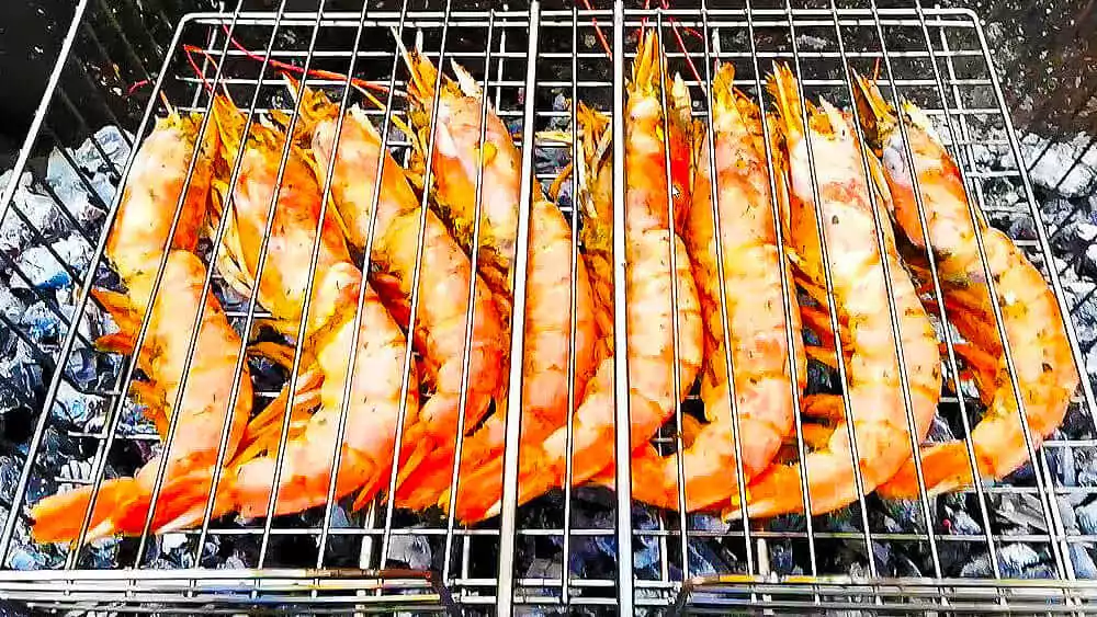 Рецепт готовки больших Аргентинских креветок Лангустинов на мангале барбекю.