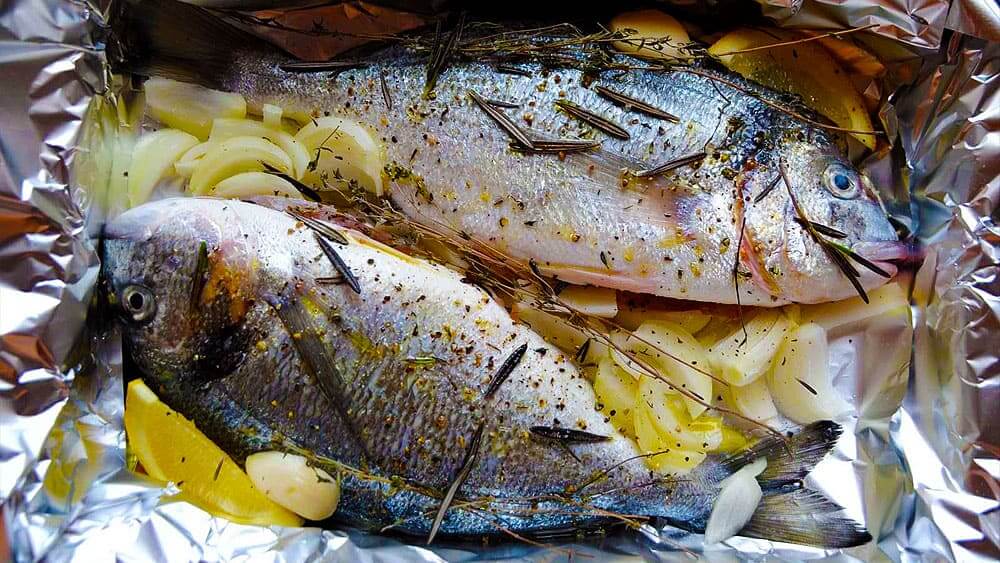 Рыба с овощами или как запечь рыбу в фольге? Рецепты на скорую руку!