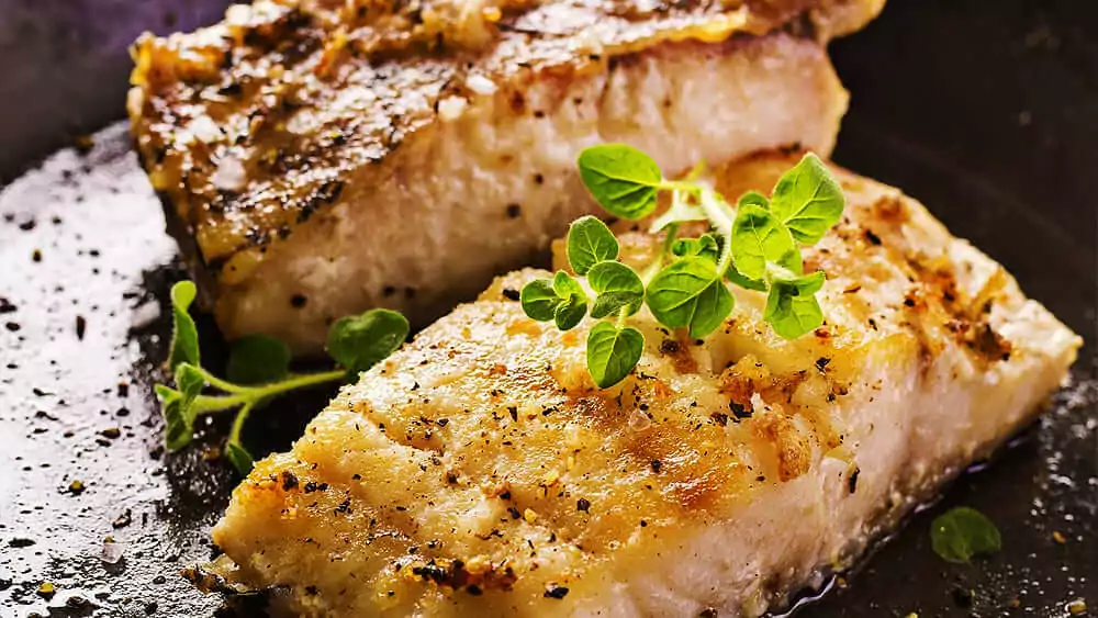 Как быстренько пожарить филе трески на сковородке.