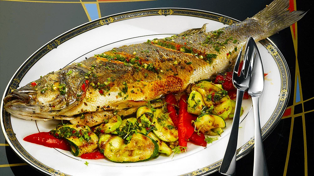 Запечённая рыба в глазури с соевым соусом в духовке: рецепт - Лайфхакер